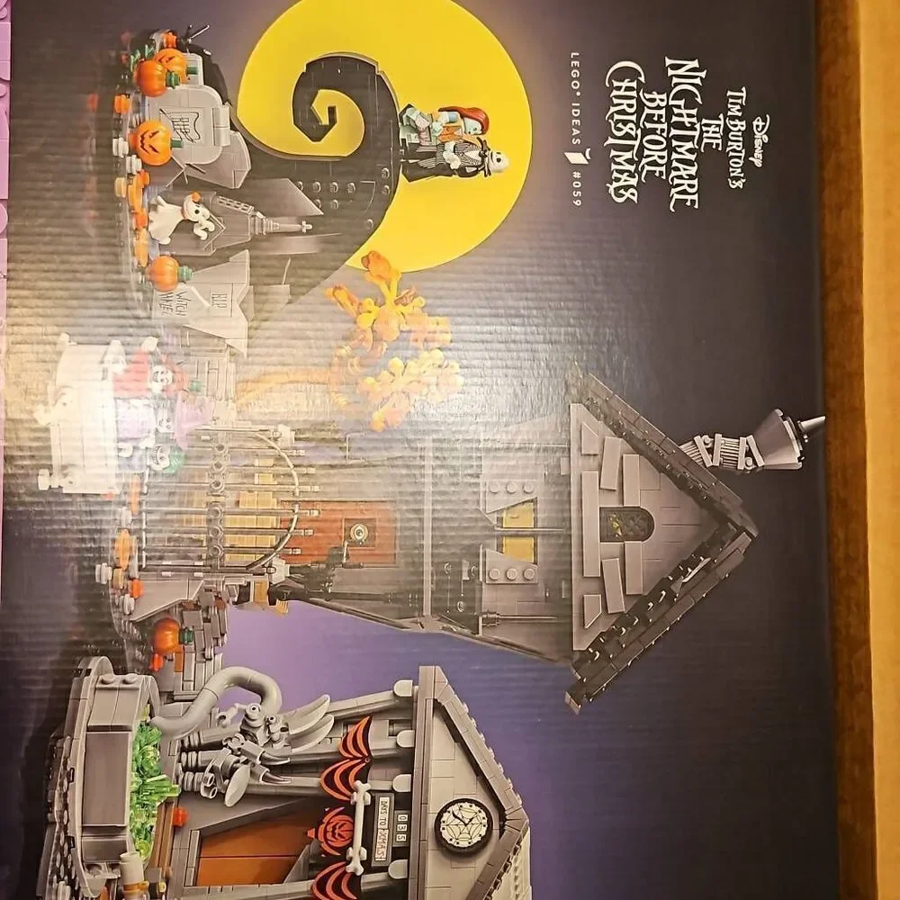 Nightmare Before Christmas Lego Set Disney Tim Burton LEGO 21351 - Picture 2 of 8